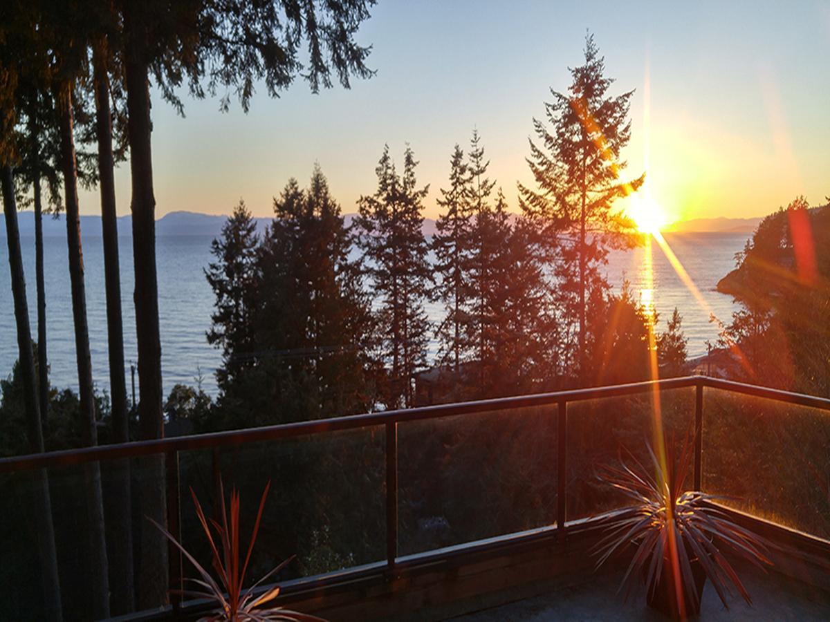 Sunshine Coast Treetop B&B Sechelt Exterior foto