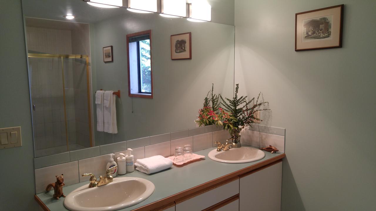 Sunshine Coast Treetop B&B Sechelt Exterior foto